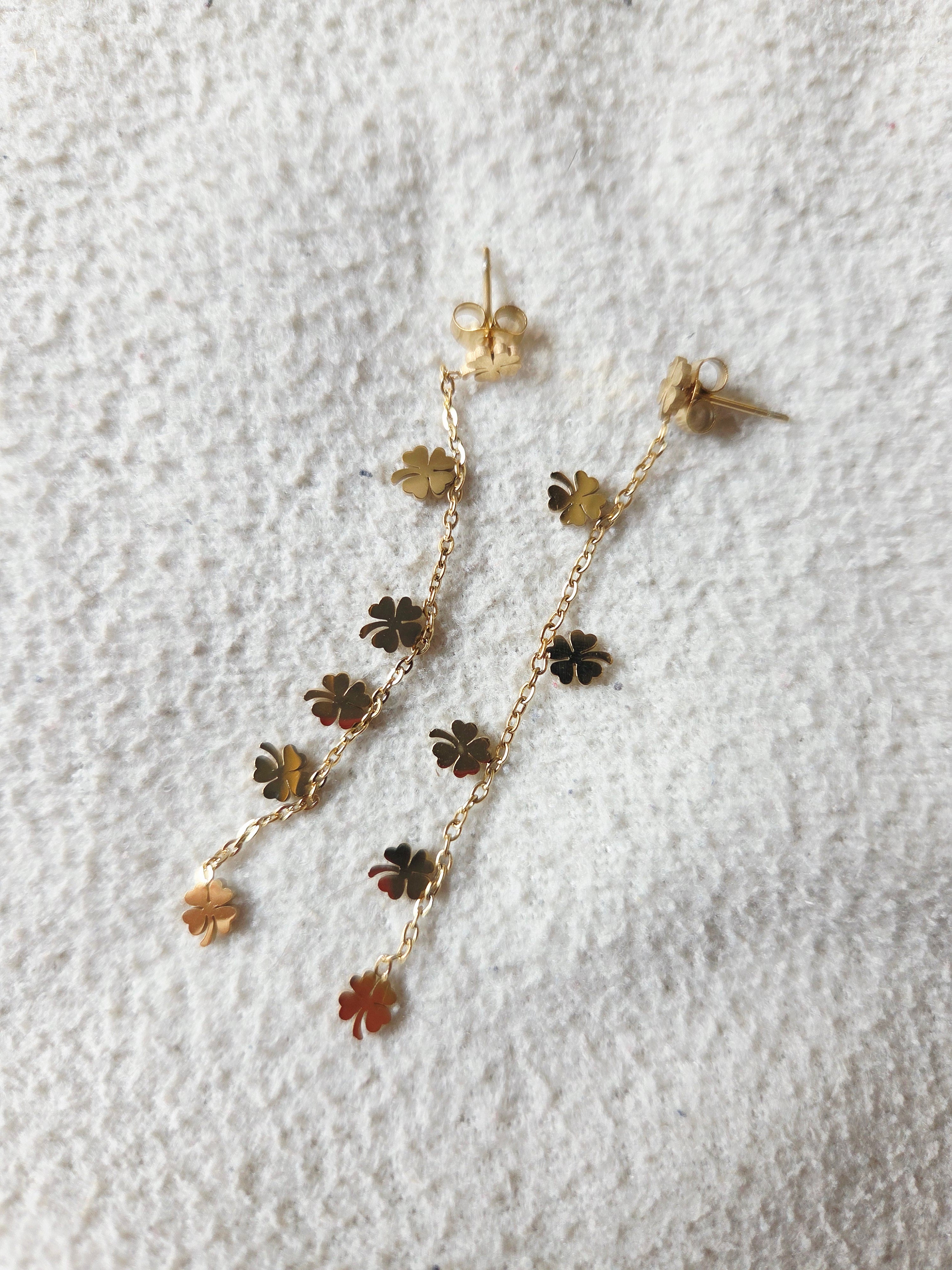 Boucles d’oreilles Zoé pendantes fleurs dorées