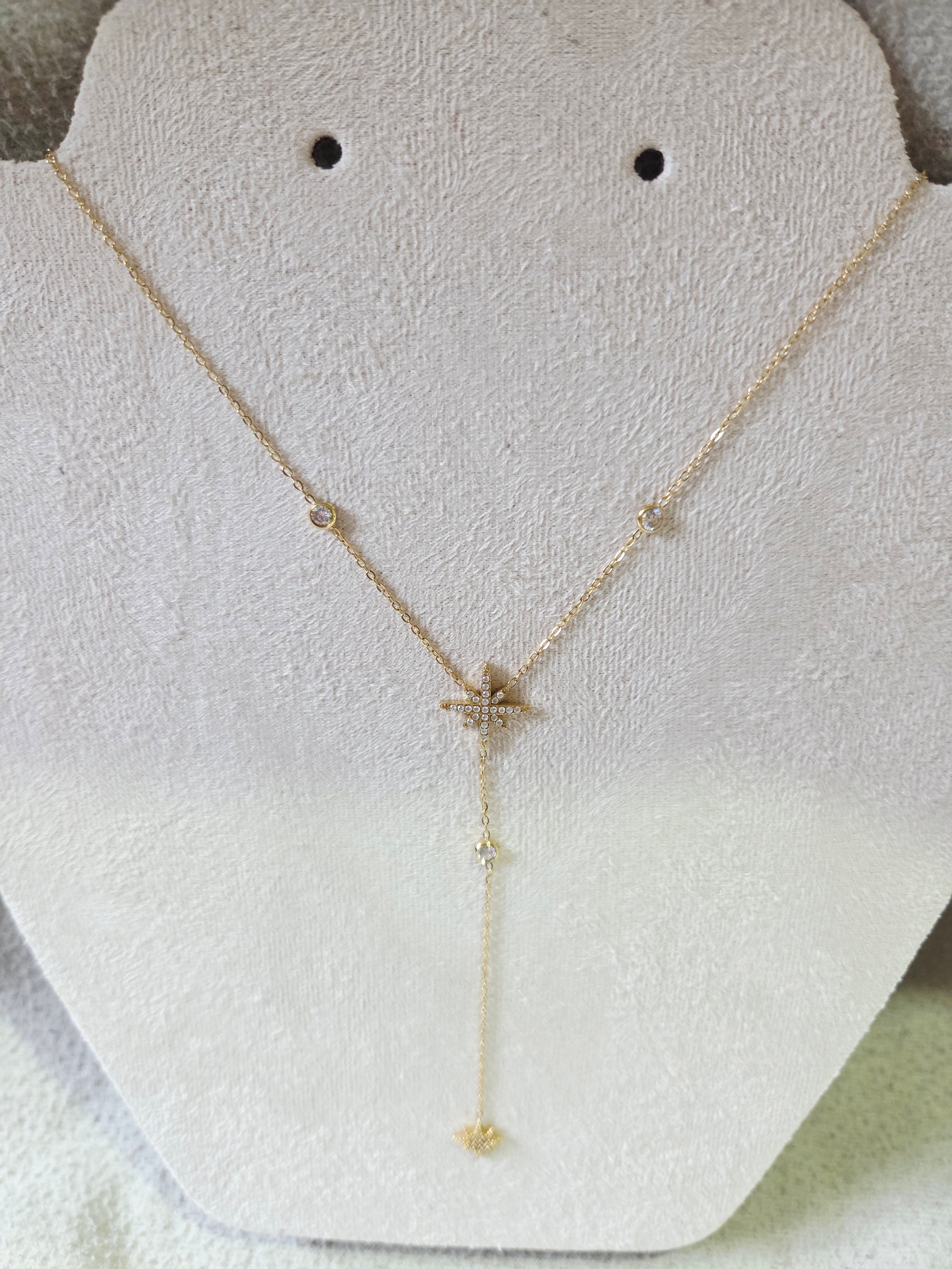 Collier en forme de Y Lucy