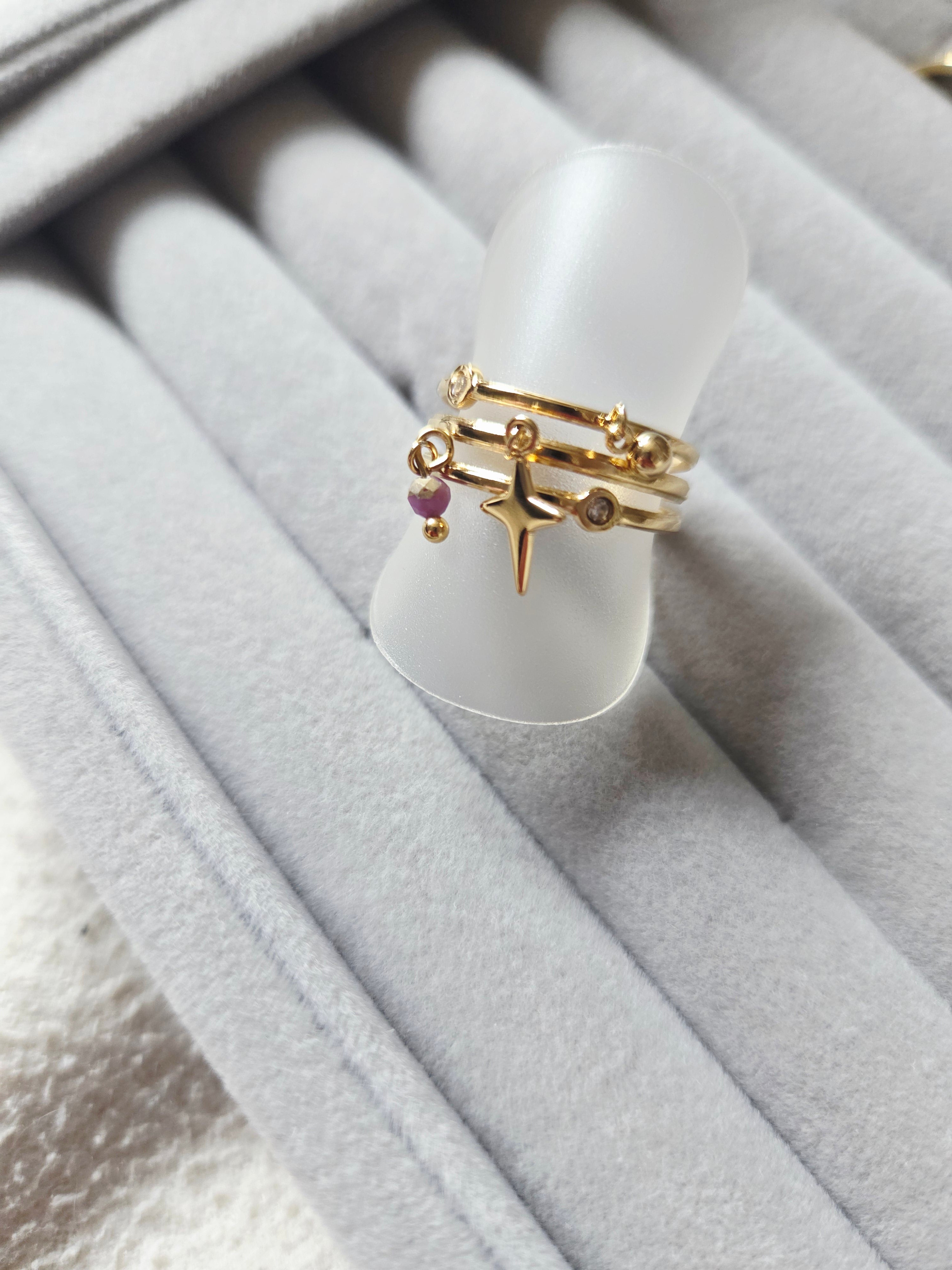 Bague Elena  triple ajustable en acier avec breloques étoile