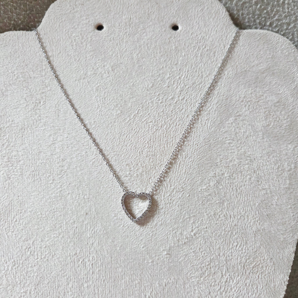 Collier chaîne fine argentée avec contour cœur Gloria