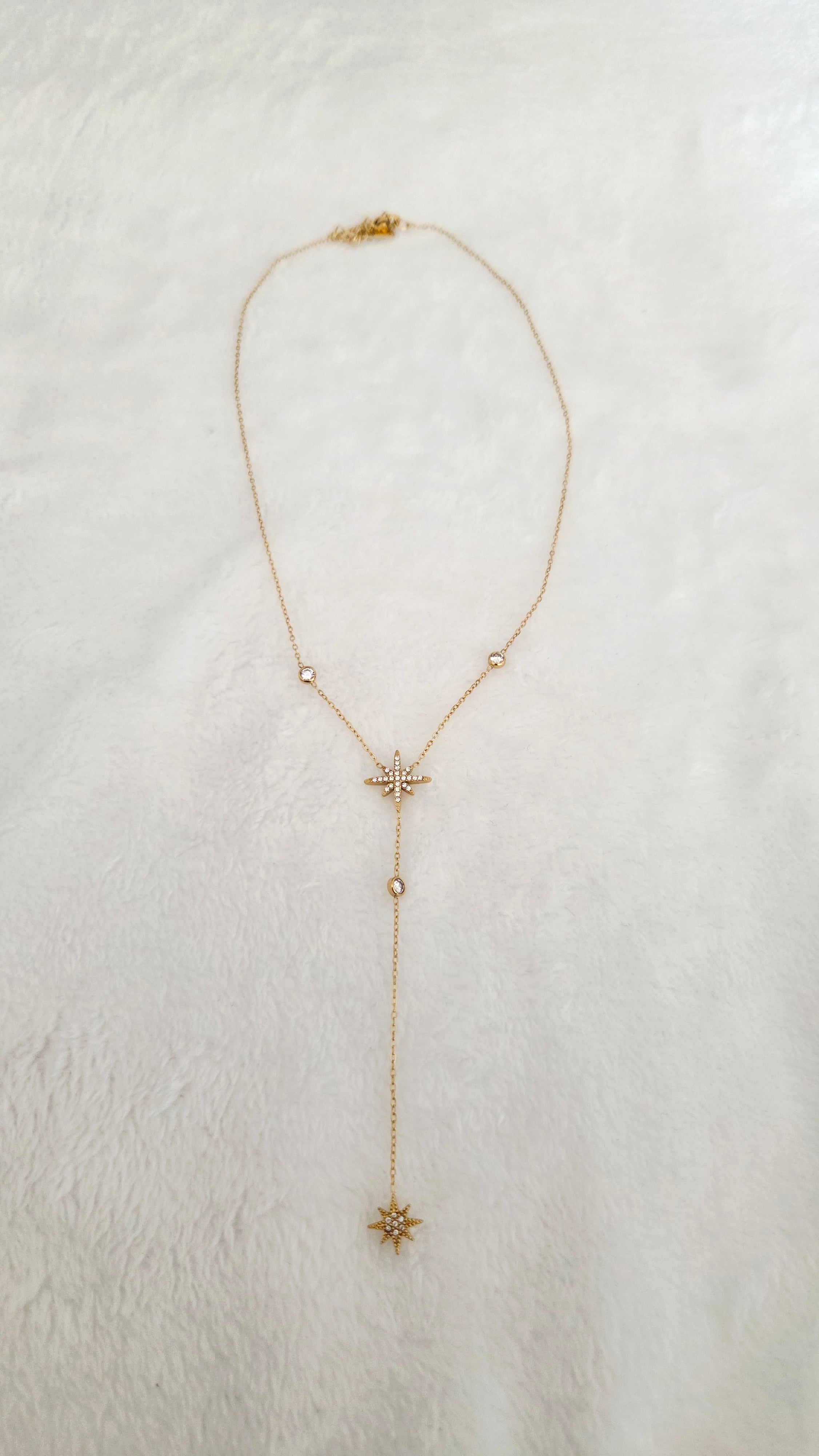 Collier en forme de Y Lucy
