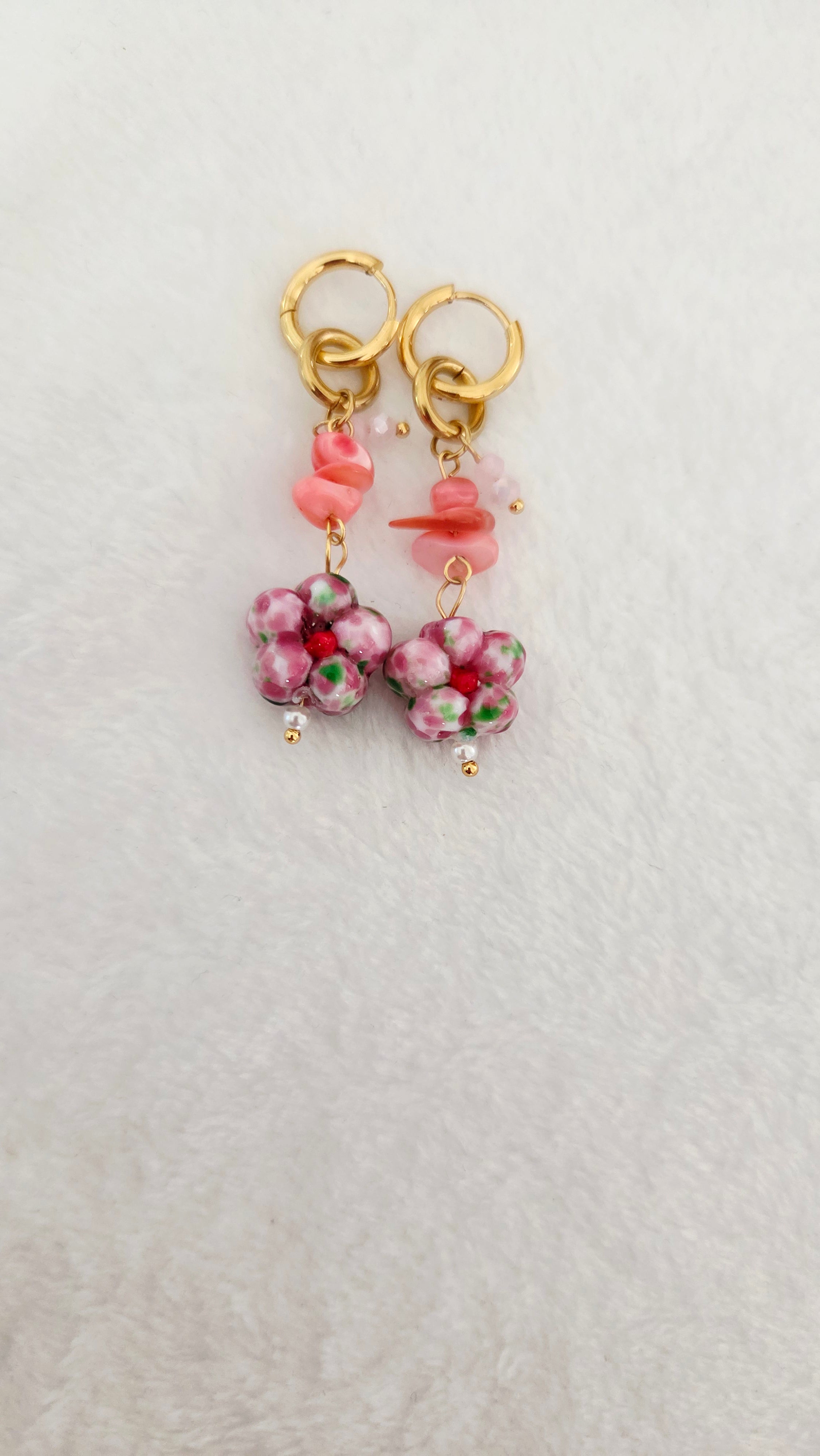 Boucles d’Oreilles Fleur Céramique Rose Créoles Bohème Chic
