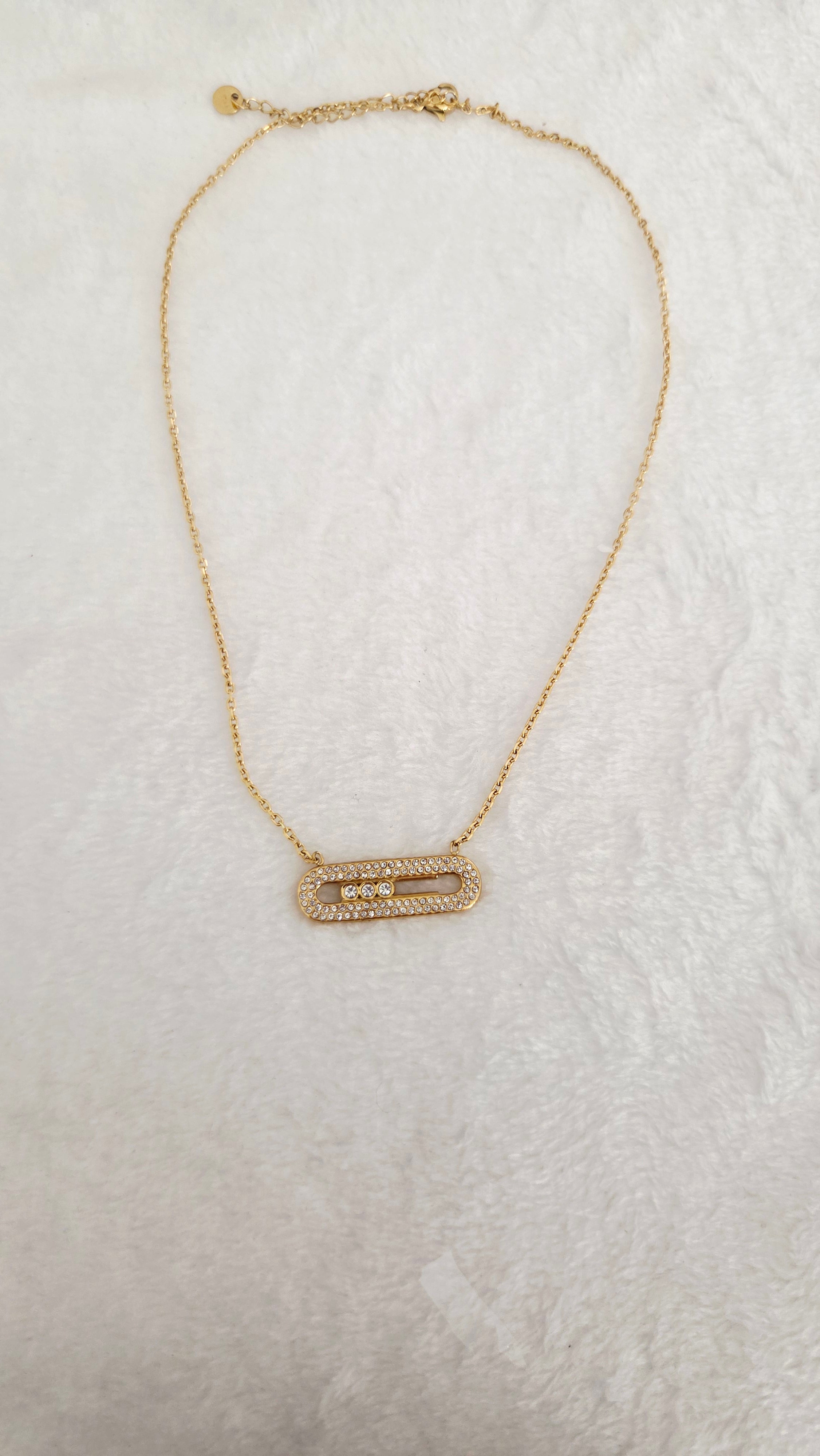 Collier élégant  – pendentif ovale