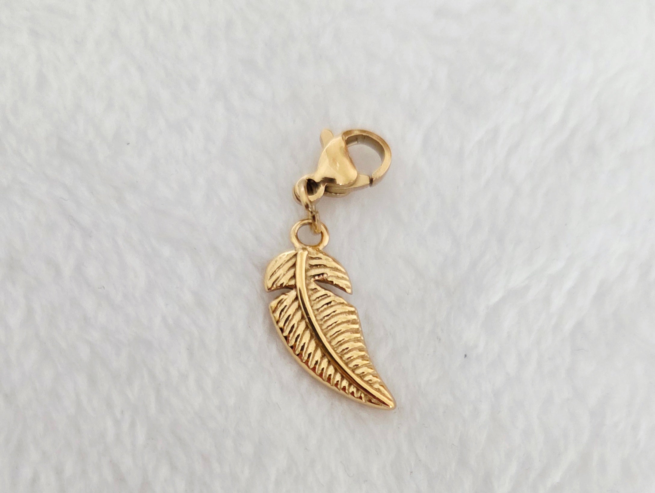 Charm breloque plume
